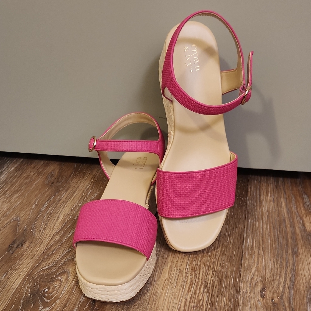Crown & Ivy Vibrant Pink Sandals